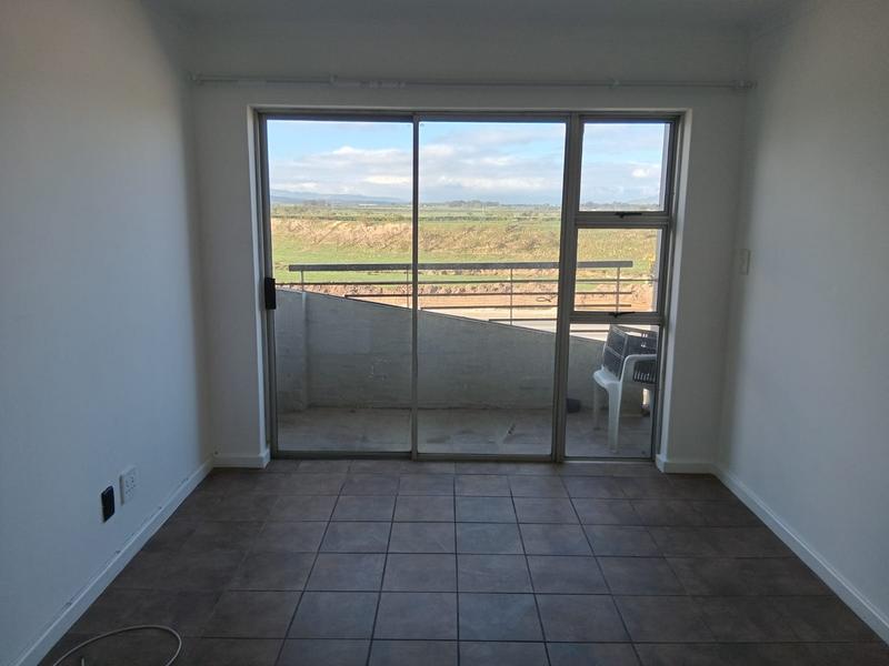 To Let 2 Bedroom Property for Rent in Uitzicht Western Cape